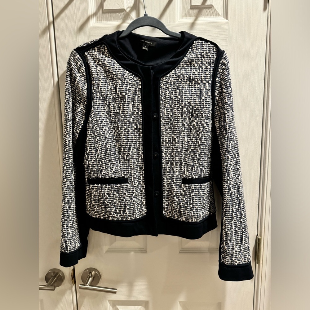 Ann Taylor Blazer Size 6 navy and white